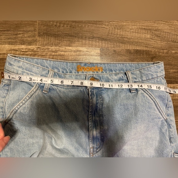 NWOT. MOTHER - SNACKS! The Fun Dip Utility Short Short - Picture 12 of 13